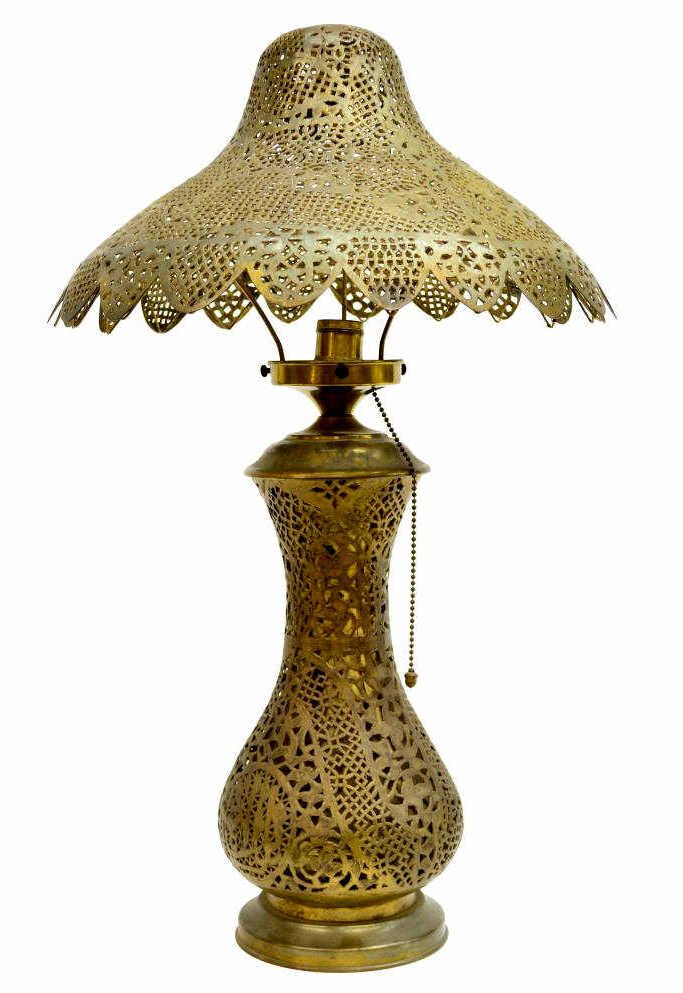 SYRIAN ARABESQUE PIERCED BRASS TABLE LAMP: Syrian pierced brass metal arabesque table lamp, scalloped shade and vasiform stem with a circular integral base, both body and shade lights have brass chain pulls, in need of wiring, approx. 24"h, 15