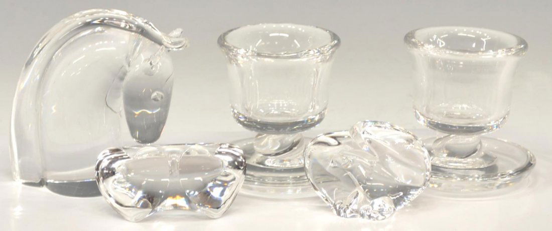 (7)STEUBEN ART CRYSTAL HORSE HEAD & TABLE ARTICLES: (lot of 7) Steuben art crystal table articles, including: (1) horse head paperweight, (2) vintage studio art glass rope twist stem toothpick holder votive urns with (2) underplates, (1) glass heart pa