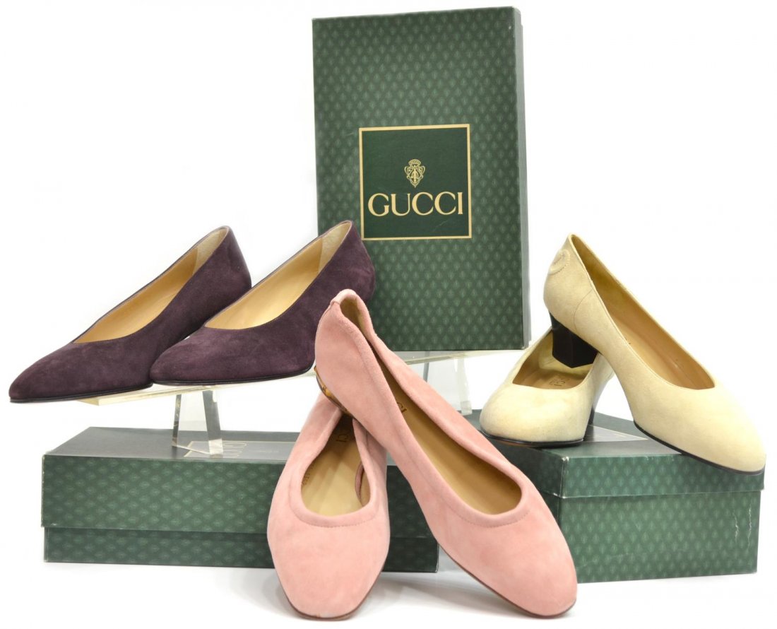 (3 PR) LADIES SUEDE GUCCI DESIGNER SHOES, NEW: (lot of 3) Ladies Gucci shoes, new unworn condition, sizes as noted: (pair) pink suede flats with bamboo trim, size 40 ;(pair) plum color suede low heels, size 39 (pair) light tan suede low heels, siz