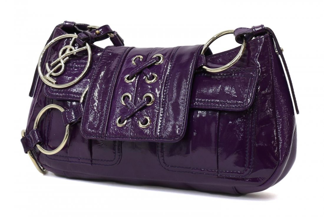 YVES SAINT-LAURENT PURPLE PATENT SHOULDER BAG: Yves Saint-Laurent purple patent shoulder bag, silver tone rings joined by patent loops form the shoulder strap, two exterior flap pockets, fold over criss cross closure with snap, lined interior with