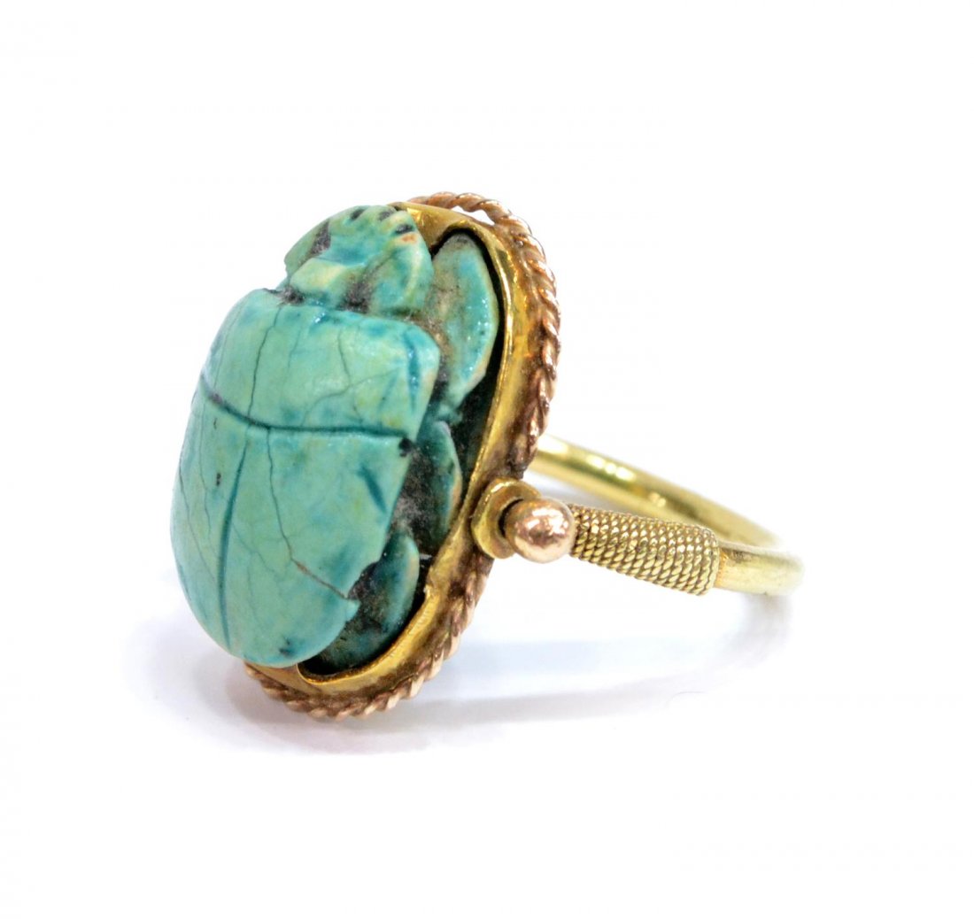 ANTIQUE 18KT GOLD FAIENCE SCARAB ESTATE RING: Antique Egyptian Revival style faience scarab ring, the glazed faience scarab beetle within a circular 18kt gold (tested) bezel, stylized shoulders on rotating frame, hieroglyph to the reverse, 3.7 gr