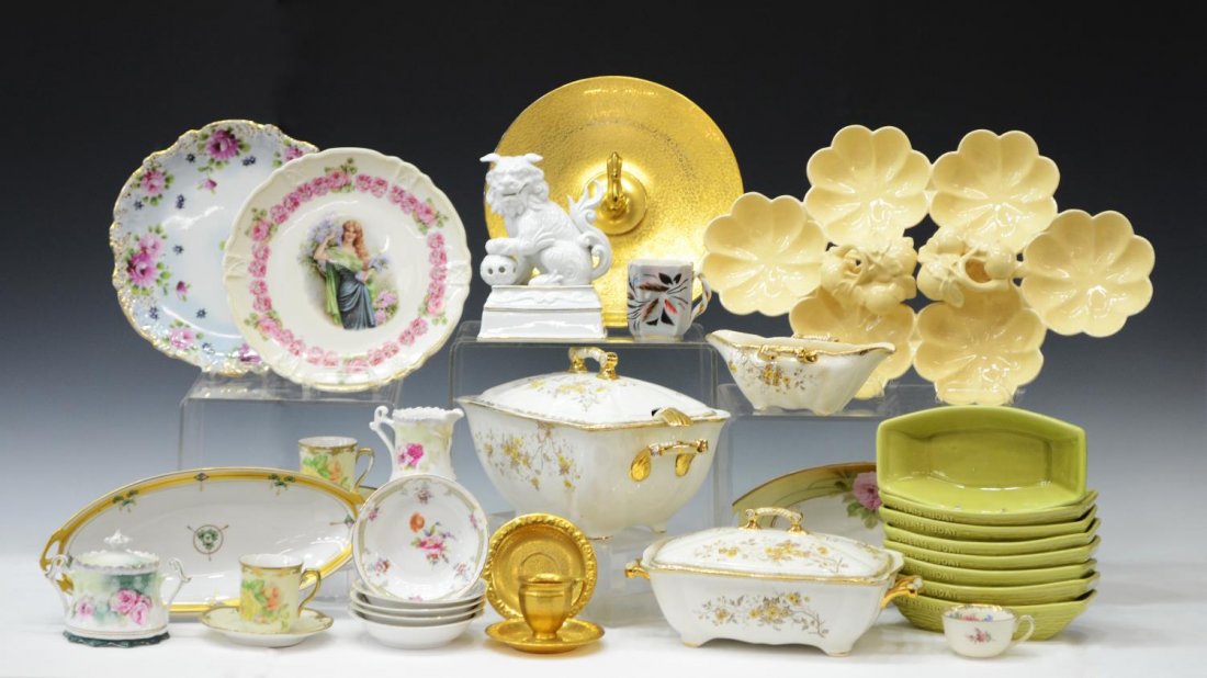 (35) COLLECTION PORCELAIN & CERAMIC TABLE ITEMS: (lot of 35) Large collection of parcel gilt porcelain and color glazed ceramic serving and decorative table items, various makers, patterns, and styles, including: (1) white porcelain parcel gilt foo 