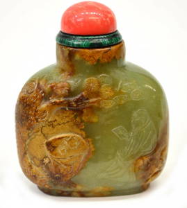 SCARCE CHINESE YELLOW JADE RELIEF SNUFF BOTTLE