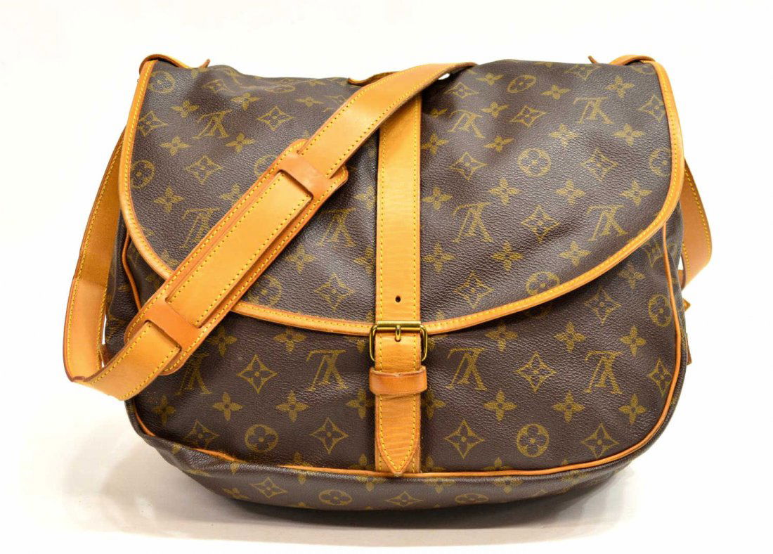 LOUIS VUITTON SAUMUR MONOGRAM MESSENGER BAG: Louis Vuitton "Saumur" shoulder bag in monogram canvas with leather trim, front and back flap having two separate compartments, buckle closure, long adjustable shoulder strap with shoulder pad, minor