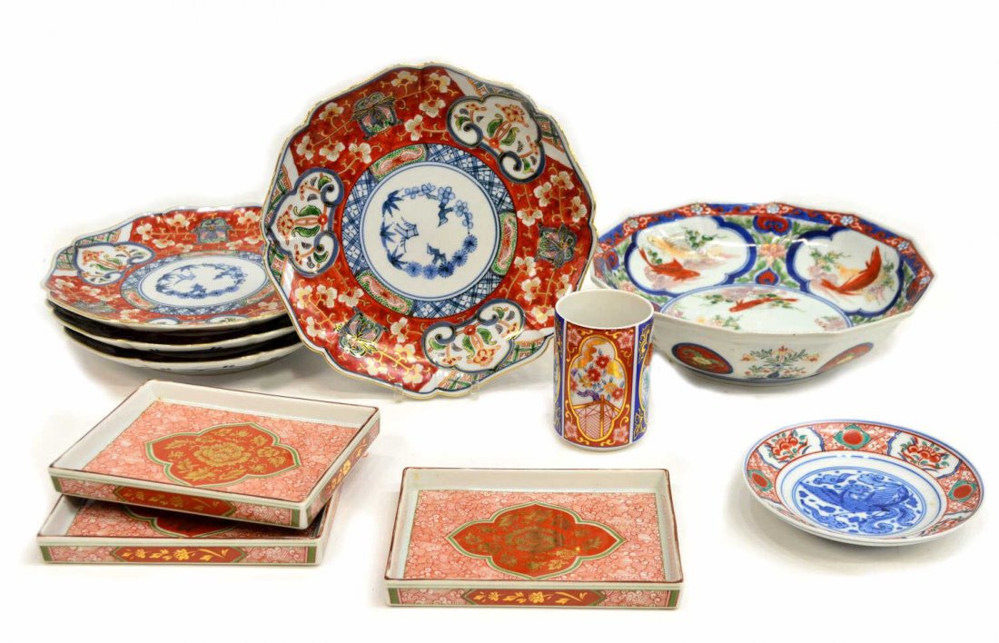 (10) ASIAN PORCELAIN IMARI PALETTE TABLEWARE: (lot of 10) Asian porcelain tableware in the Imari palette, comprising: (4) scallop rim dishes, underglaze blue with red border and gilt accent, 8.5"diam; (1) dodecagon dish, fish and cartouche reserv