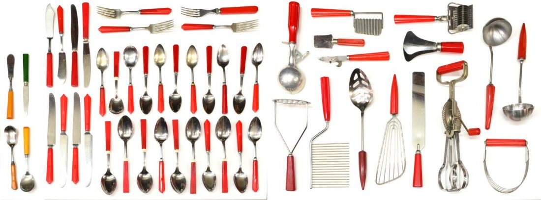 (55) VINTAGE BAKELITE HANDLED SERVICE & FLATWARE: (lot of 55) Vintage bakelite handled flatware and assorted table accessories, comprising: (29) flatware service, assembled, with (8) flat knives, (2) butter knives, (4) forks, (9) spoons, (10) soup sp