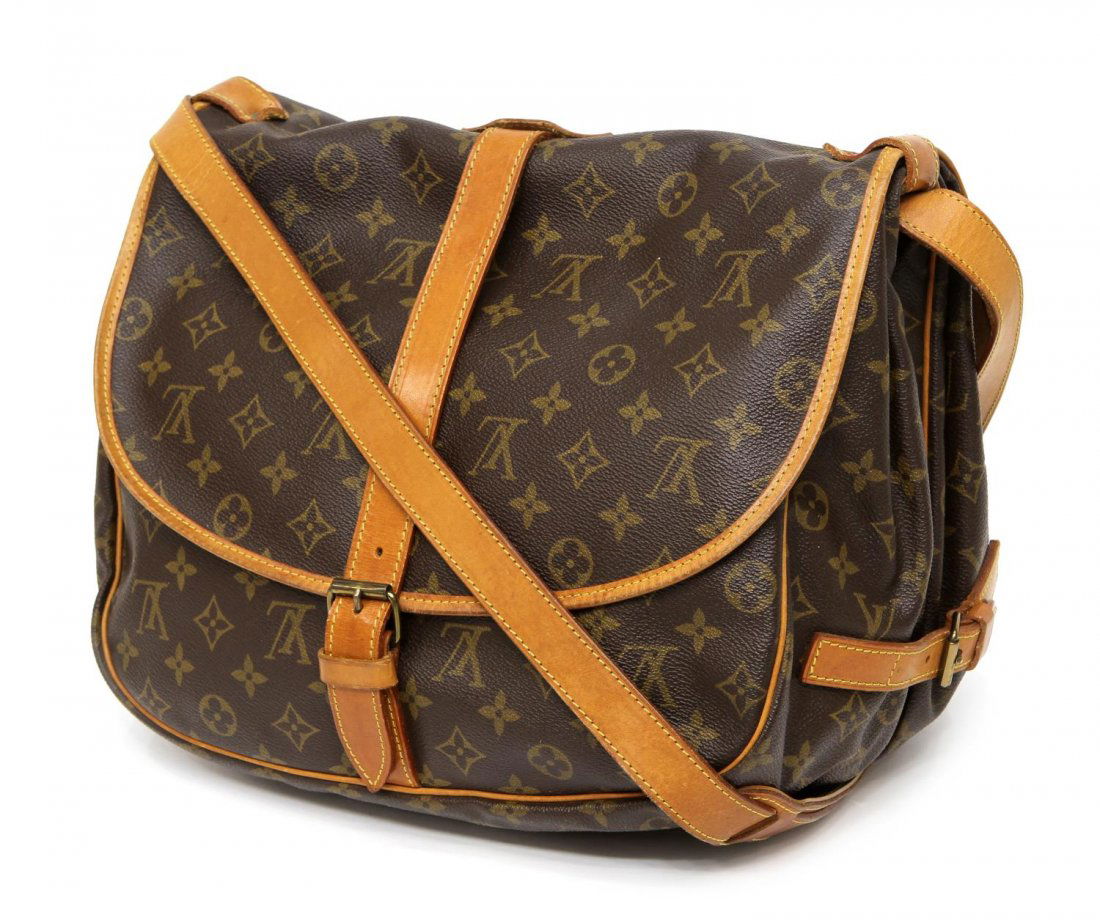 LOUIS VUITTON MONOGRAM SAUMUR MESSENGER BAG: Louis Vuitton "Saumur 30" messenger shoulder bag in monogram canvas, leather belt closure, piping and adjustable shoulder strap, double saddle bags opening to canvas lined interior, one with full leng