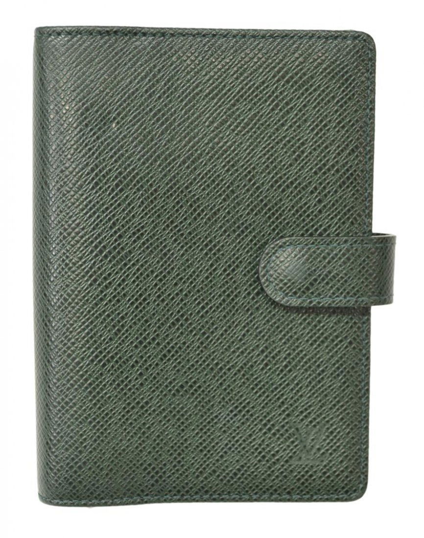 LOUIS VUITTON GREEN LEATHER AGENDA COVER: Louis Vuitton agenda cover PM in green leather, snap clasp opens to three card slots, two inside pockets, 6-ring binder, approx 5.75"h, 4.25"l, .75"h, .25lb Start Price: $80.00