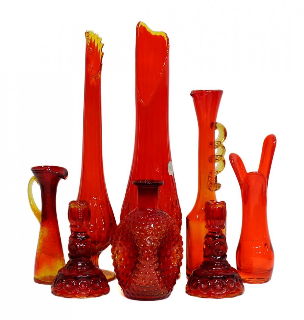 (8) VINTAGE AMBERINA & ORANGE ART GLASS GROUP: (lot of 7) Vintage amberina and orange glass group including: (1) large Old Virginia glass vase on a pedestal foot, retaining partial paper label, (1) stretch vase, (1) pinched hobnail bottle, (1) pit