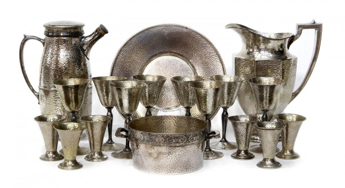 (18) VINTAGE AMERICAN SILVERPLATE SERVICEWARE (1 of 5)