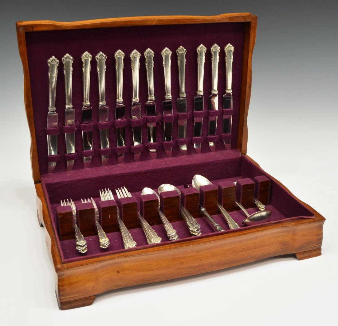 (49) LUNT ENGLISH GADROON STERLING FLATWARE SET (1 of 4)