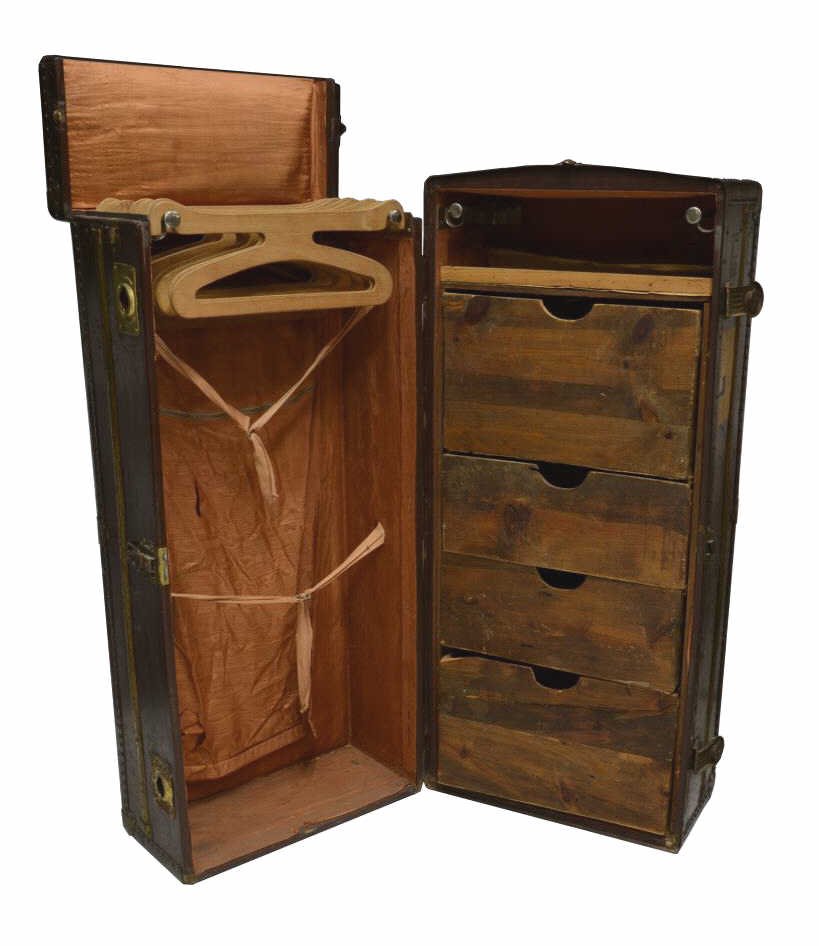 ANTIQUE VALPRINI FITTED STEAMER TRAVEL TRUNK (1 of 4)