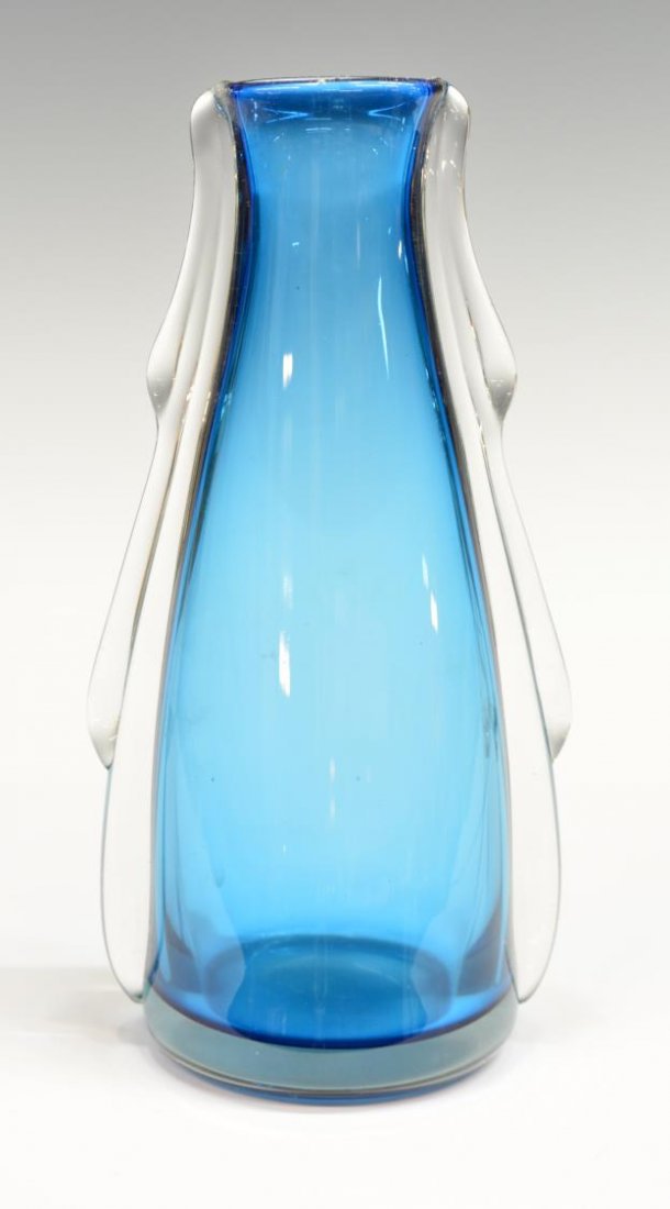 THOMAS BUECHNER III BLUE & CLEAR ART GLASS VASE (1 of 4)
