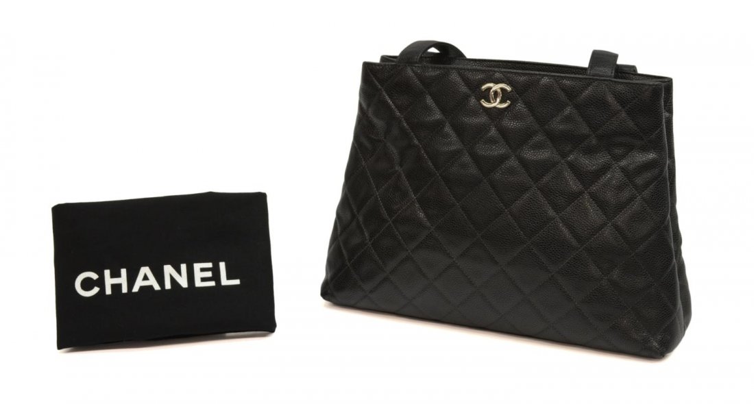 CHANEL QUILTED BLACK GRAINED LEATHER HANDBAG (1 of 5)