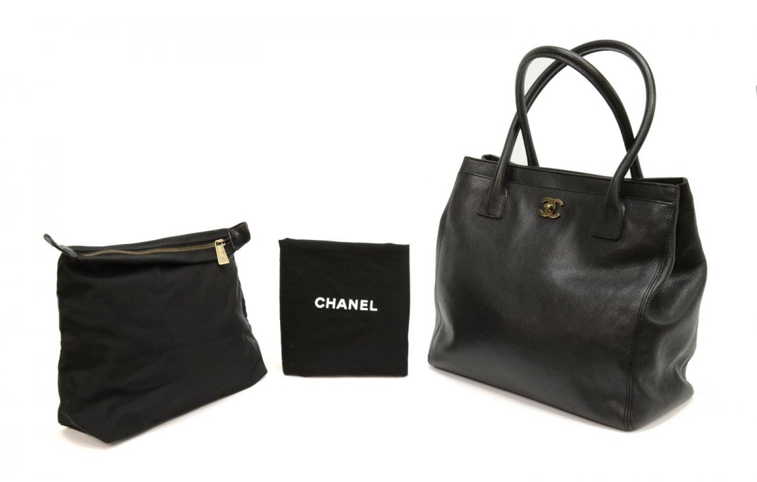 CHANEL BLACK GRAINED LEATHER HANDBAG (1 of 5)