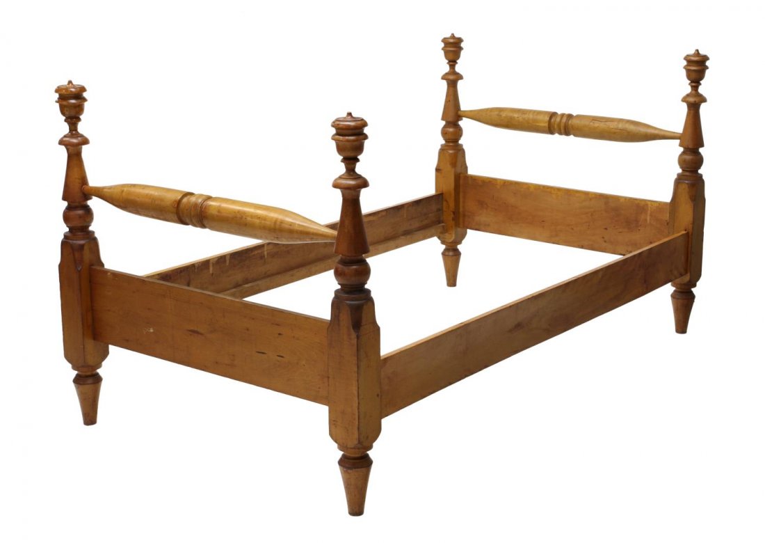 AMERICAN FOUR-POSTER MAPLE BED (1 of 2)