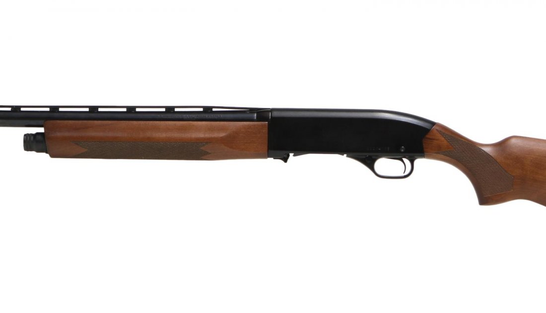 WINCHESTER 1400 AUTO LOAD 12 GAUGE SHOTGUN: Winchester Model 1400 auto-load shotgun, 12 gauge, 28" vent rib barrel with improved cylinder choke, checkered walnut stock, appears as had little use, SN N1164XXX *REQUIRES FFL TRANSFER Start Price: 