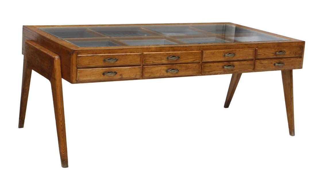 ITALIAN MID-CENTURY MODERN 16 DRAWER DISPLAY: Italian mid-century modern oak store display cabinet, 1950's, design attributed to Vittorio Dassi (Milan, 1893-1973), sixteen lined drawers, some divided, all risingon on tapered angled slab legs, 31"