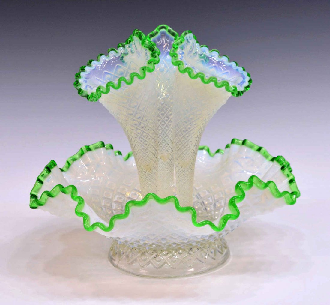 FENTON ART GLASS EMERALD CREST EPERGNE (1 of 3)