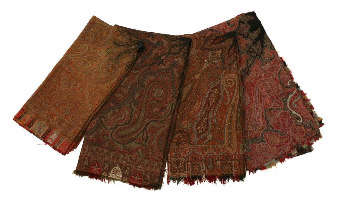 (4) VINTAGE PAISLEY PATTERN TEXTILE / TABLE COVERS (1 of 5)