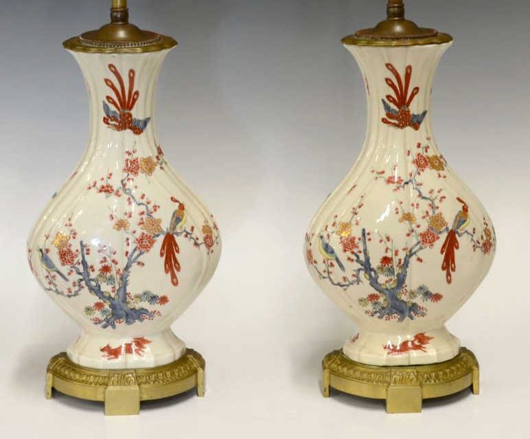 (2) VINTAGE KAKIEMON STYLE PORCELAIN VASES (1 of 4)