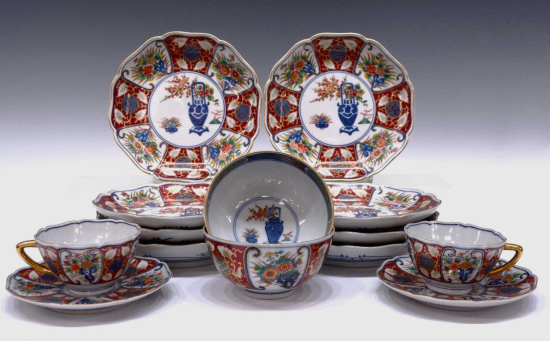 (14) JAPANESE IMARI PALLETE PORCELAIN SERVICEWARE (1 of 6)