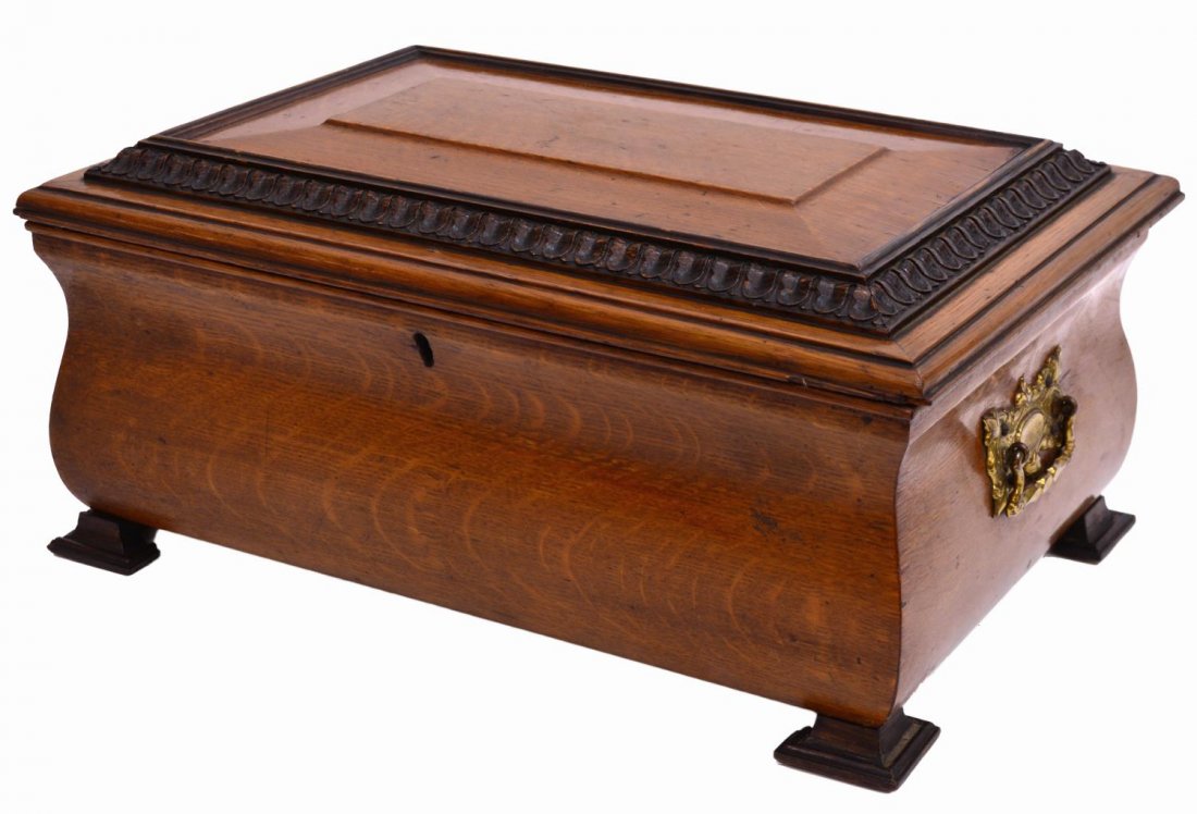 ANMERICAN OAK CARVED & FITTED TABLE TOP BOX (1 of 5)