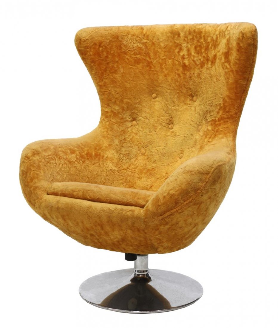 MODERN EGG LOUNGE SWIVEL CHAIR, CHROME BASE: Modern Egg lounge swivel rocking chair, upholstered in buttoned gold color fabric, rising on a circular chrome steel base, 42,25"h, 33.5"w, 26"d Start Price: $100.00