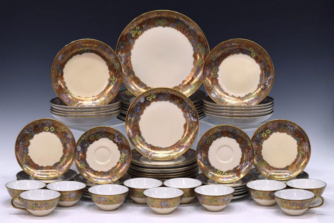 (67) JAPANESE HEAVILY GILDED FLOWER DINNER SERVICE (1 of 9)