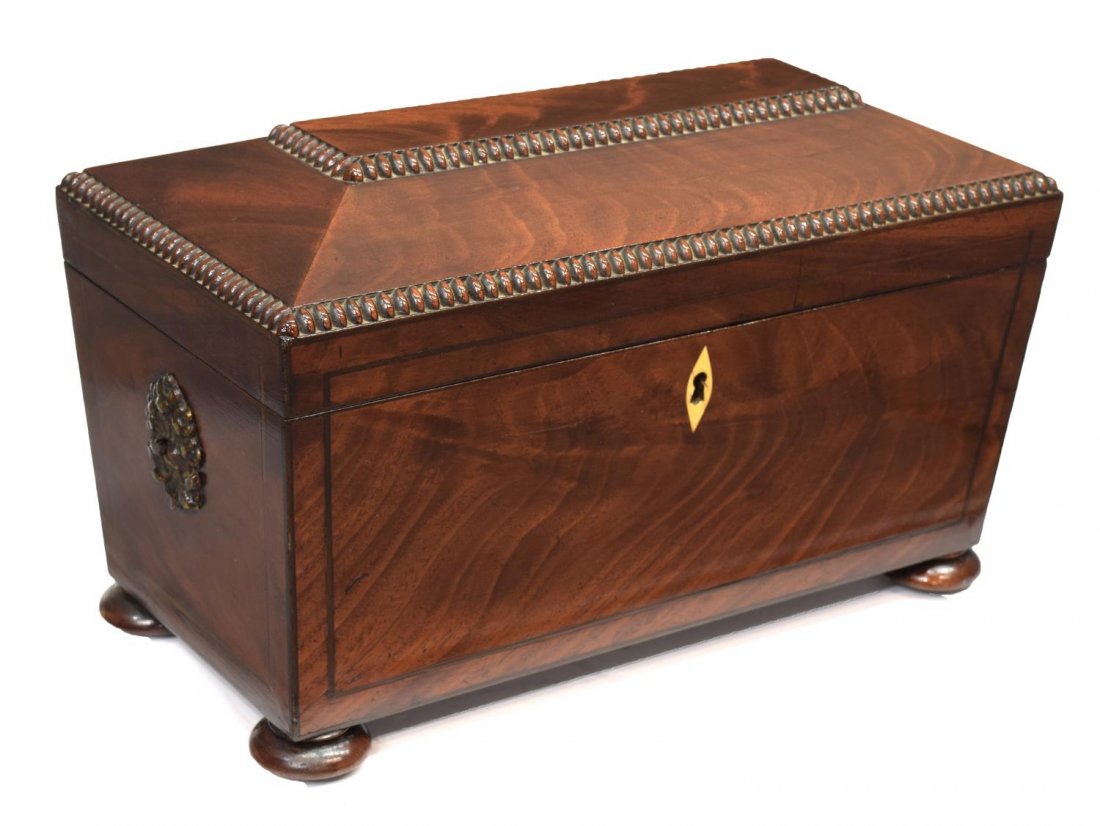 FINE ANTIQUE ENGLISH REGENCY MAHOGANY TEA CADDY (1 of 4)