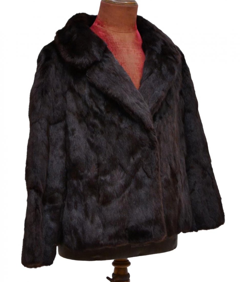 LADIES SHORT VINTAGE FUR COAT (1 of 3)