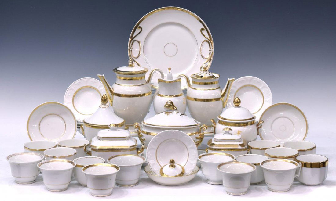 (40) OLD PARIS PORCELAIN PARCEL GILT SERVICEWARE (1 of 8)