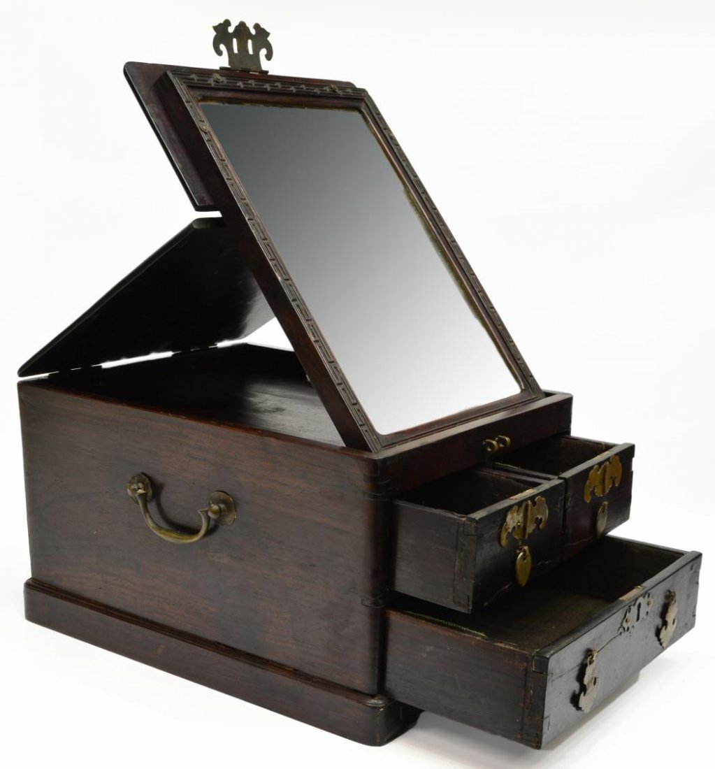 ASIAN ROSEWOOD CAMPAIGN TRAVELING VANITY BOX (1 of 4)