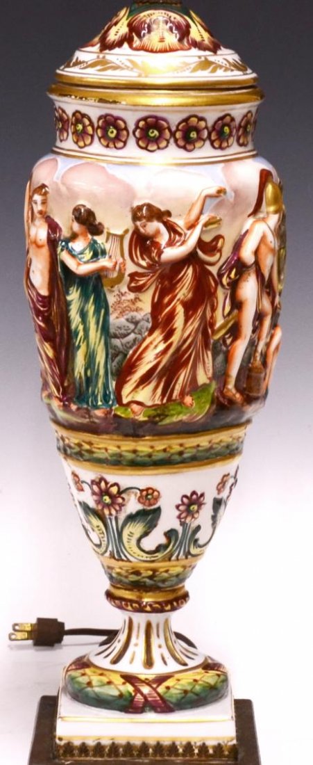 VINTAGE CAPODIMONTE CLASSICAL FRIEZE TABLE LAMP (1 of 3)