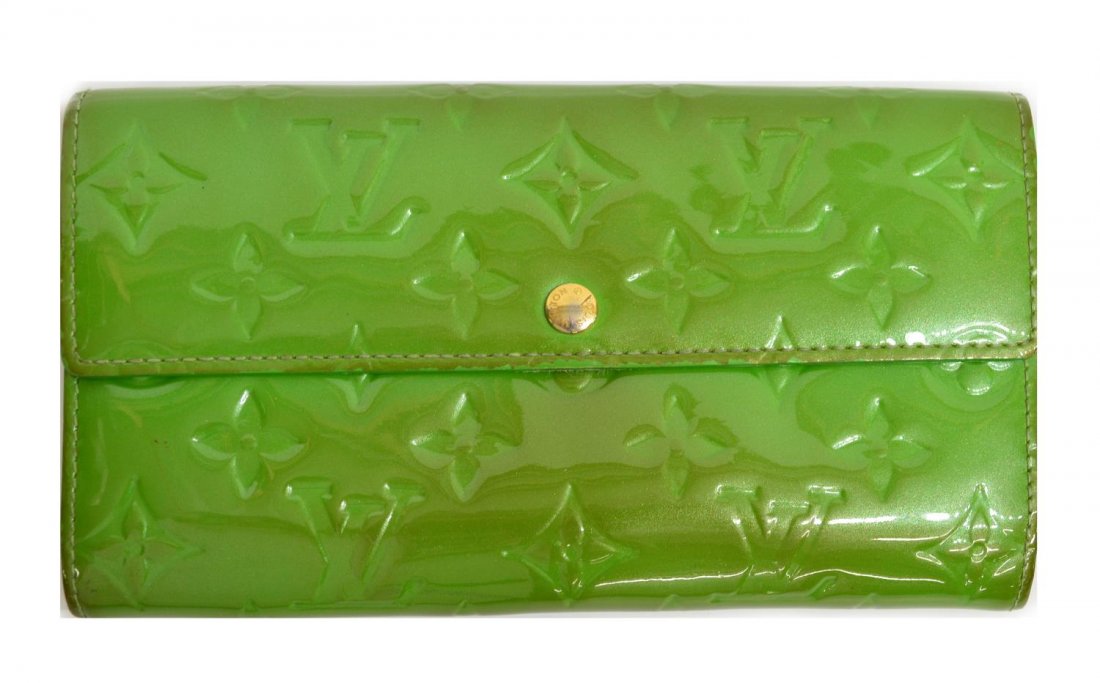 LOUIS VUITTON GREEN MONOGRAM VERNIS SARAH WALLET (1 of 5)