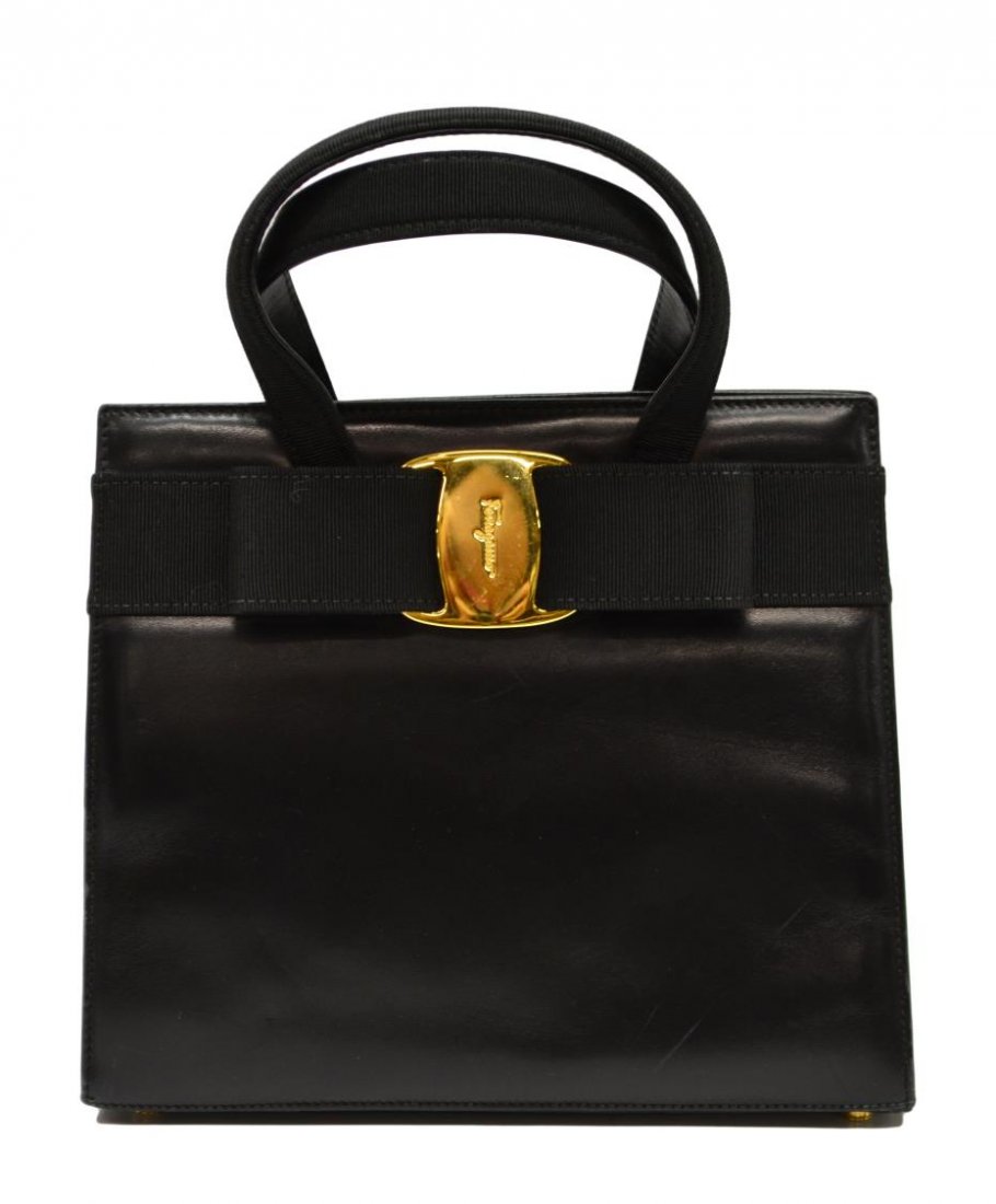 SALVATORE FERRAGAMO BLACK LEATHER HANDBAG (1 of 7)