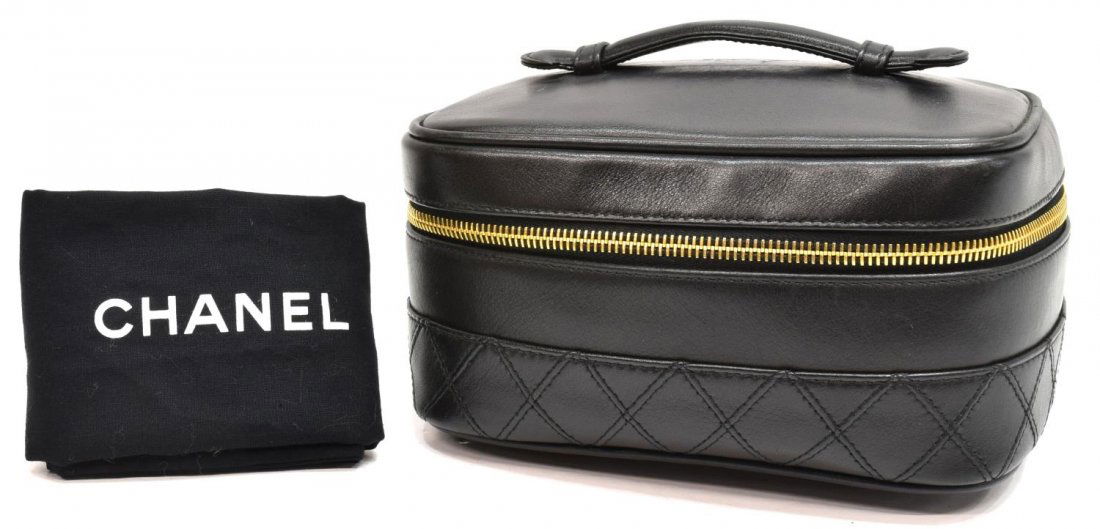 CHANEL BLACK LAMBSKIN QUILTED COSMETIC BAG (1 of 7)