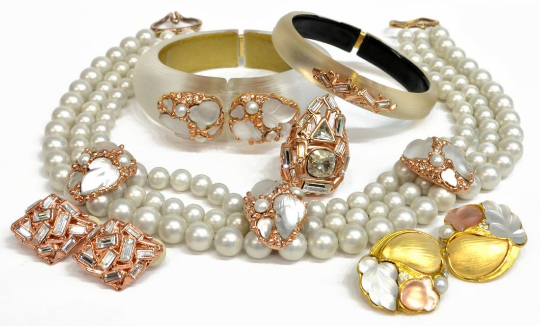 ALEXIS BITTAR FAUX PEARL & LUCITE JEWELRY LOT: (lot) Alexis Bittar jewelry: (set) including (1) three strand graduated faux pearl choker, mounted with three rose tone metal pendants set with frosted foliated crystals, approx 15.25â€l, (1) white