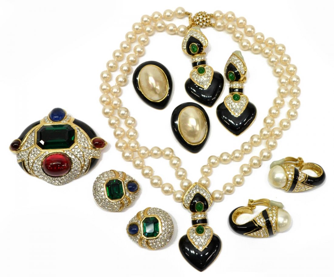 GROUP OF CINER SIGNED COSTUME JEWELRY (1 of 4)