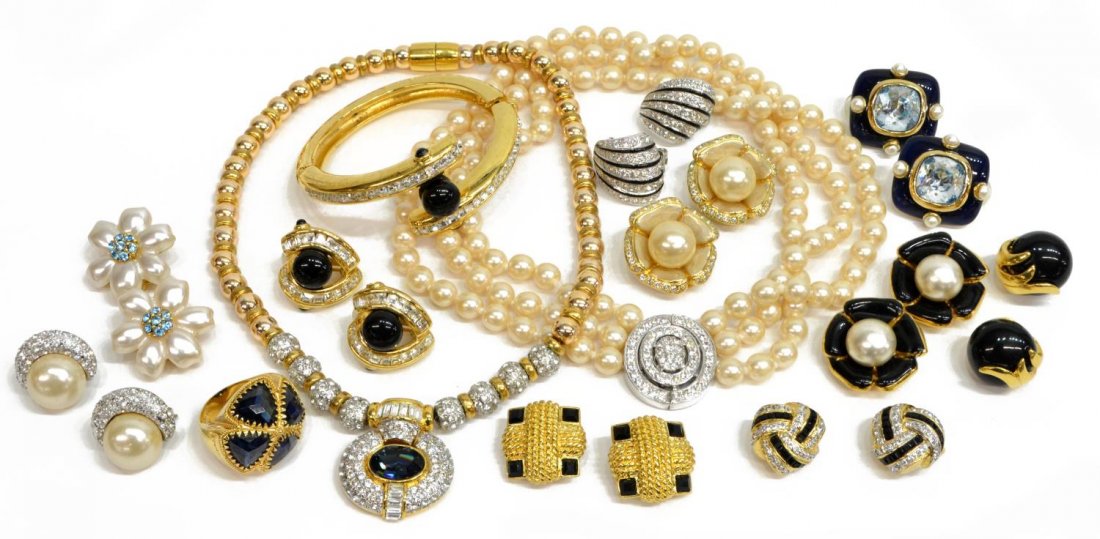 REPLICA COLLECTION & ITALIAN COSTUME JEWERLY (1 of 5)