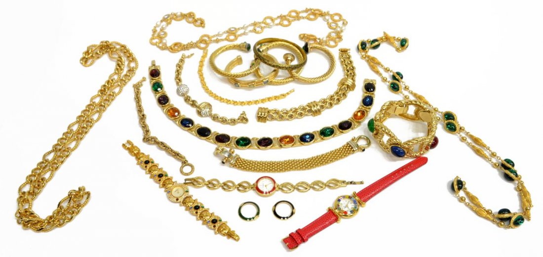 GROUP OF GOLD PLATED COSTUME JEWELRY (1 of 7)