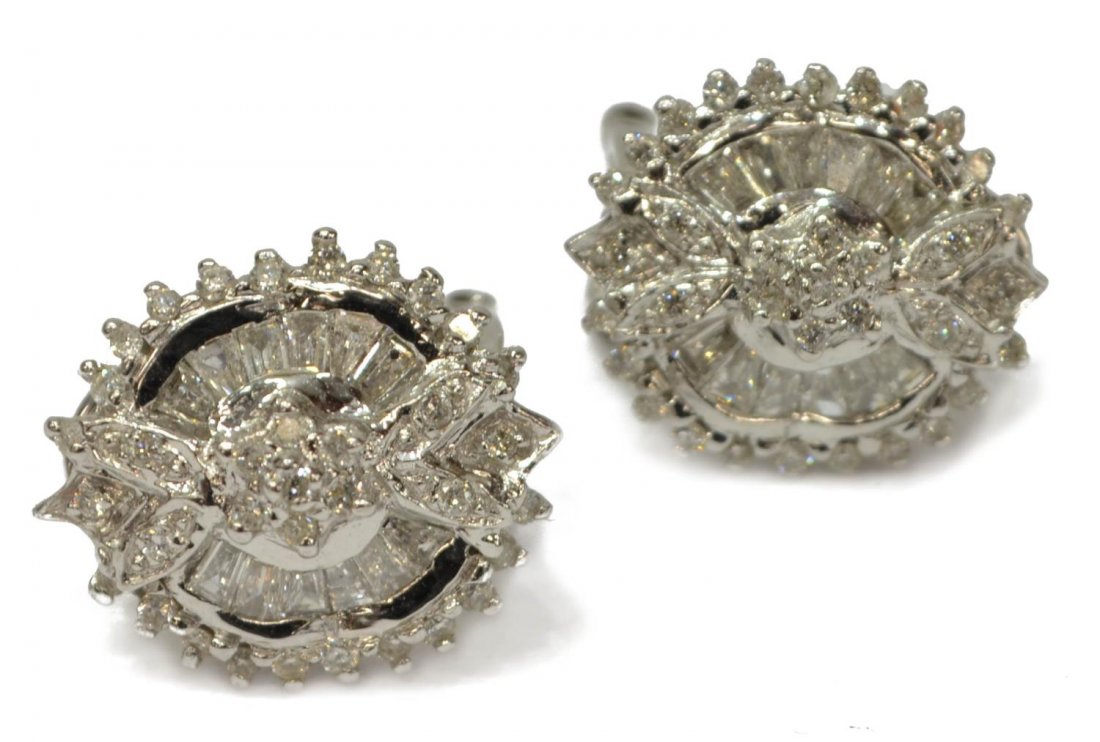 (PAIR) LADIES 14K GOLD & DIAMOND CLUSTER EARRINGS (1 of 2)