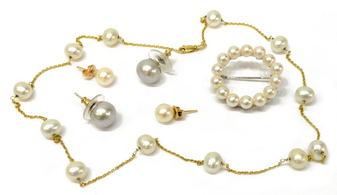 (6) GROUP OF LADIES PEARL JEWELRY, MIKIMOTO BROOCH: (lot of 6) Group of ladies sterling and 14kt yellow gold pearl jewelry, comprising: (1) Mikimoto circular pearl and sterling brooch, marked on back, 1"l; (1) 14kt and oblong pearl necklace, 18"l; (1 p