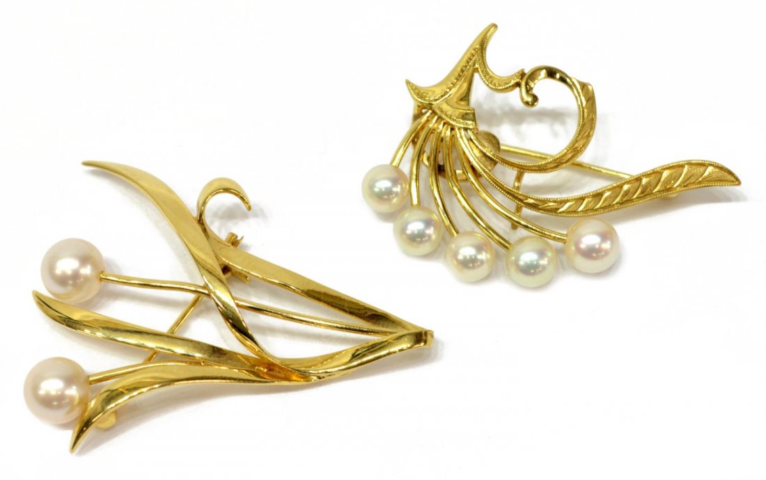 (2) ESTATE MIKIMOTO PEARL & 14KT GOLD BROOCHES: (lot of 2) Estate Mikimoto pearl brooches executed in 14kt gold: (1) an arc of five pearls, ranging in size from approx 5.00mm to 5.70mm, issuing from a gold cornucopia and textured foliates, approx 1