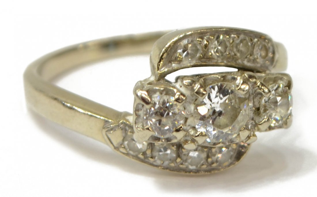 LADIES 14K WHITE GOLD & DIAMOND ESTATE RING (1 of 4)