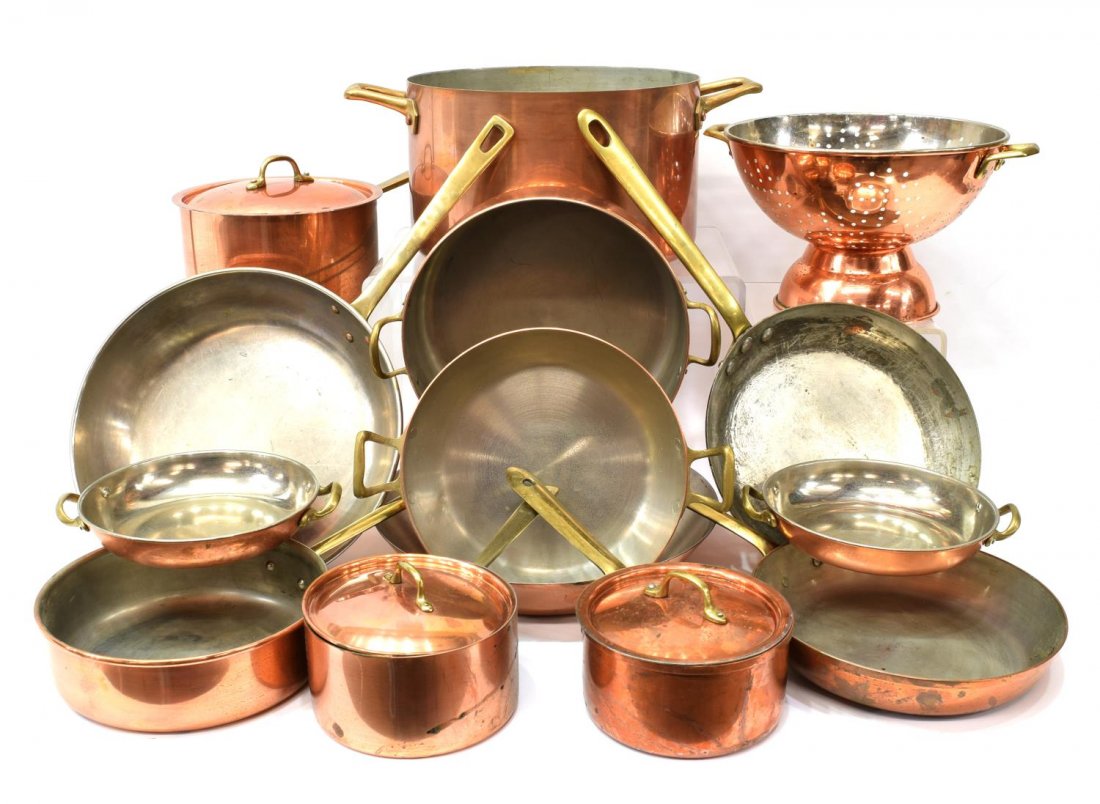 (14) COLLECTION OF COPPER POTS & KITCHEN ITEMS: (lot of 14) Collection of copper pots, pans, and kitchen items, comprising: (1) copper plated colander; (1) large pot; (3) lidded sauce pans; (5) handled pans; (4) double handled low pans; largest: 6"