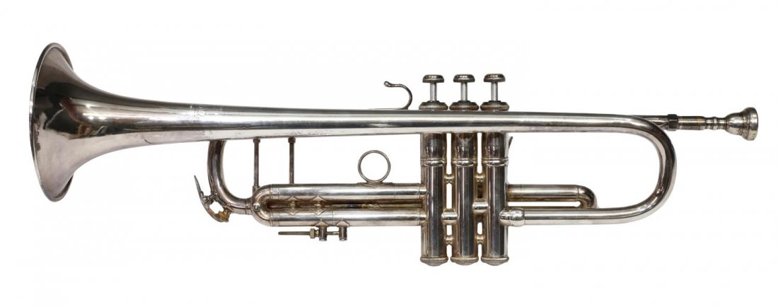 BACH STRADIVARIUS MODEL 37 SILVER PLATE TRUMPET (1 of 4)