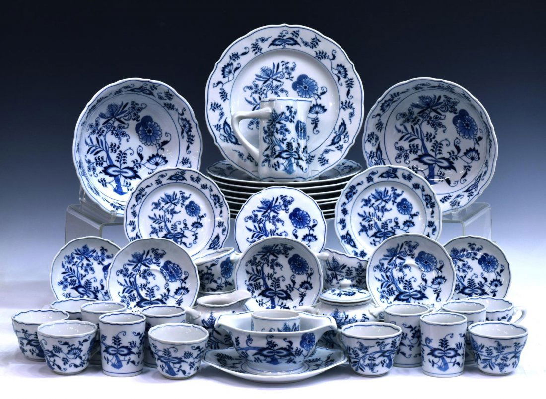 (71) BLUE DANUBE PORCELAIN SERVICE, JAPAN (1 of 8)