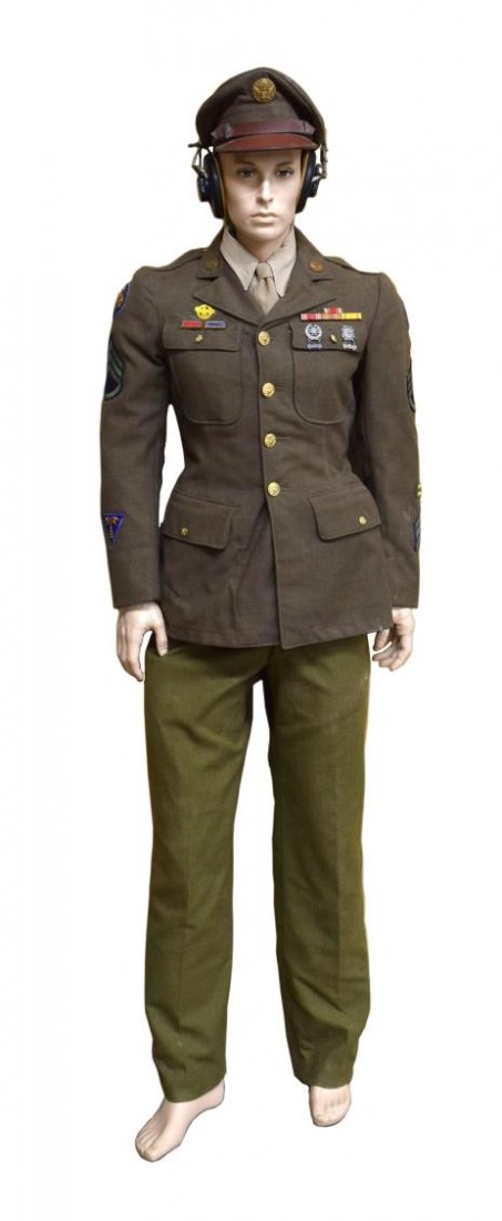 AMERICAN WWII SOLDIER DRESSED MUSEUM MANNEQUIN: American WWII dressed mannequin representing U.S. Army Air Corp soldier, original uniform, approx. 73" tall *Provenance: Dispersal of the Blanco County WW2 Museum collection, Blanco, Texas.* Start Pri