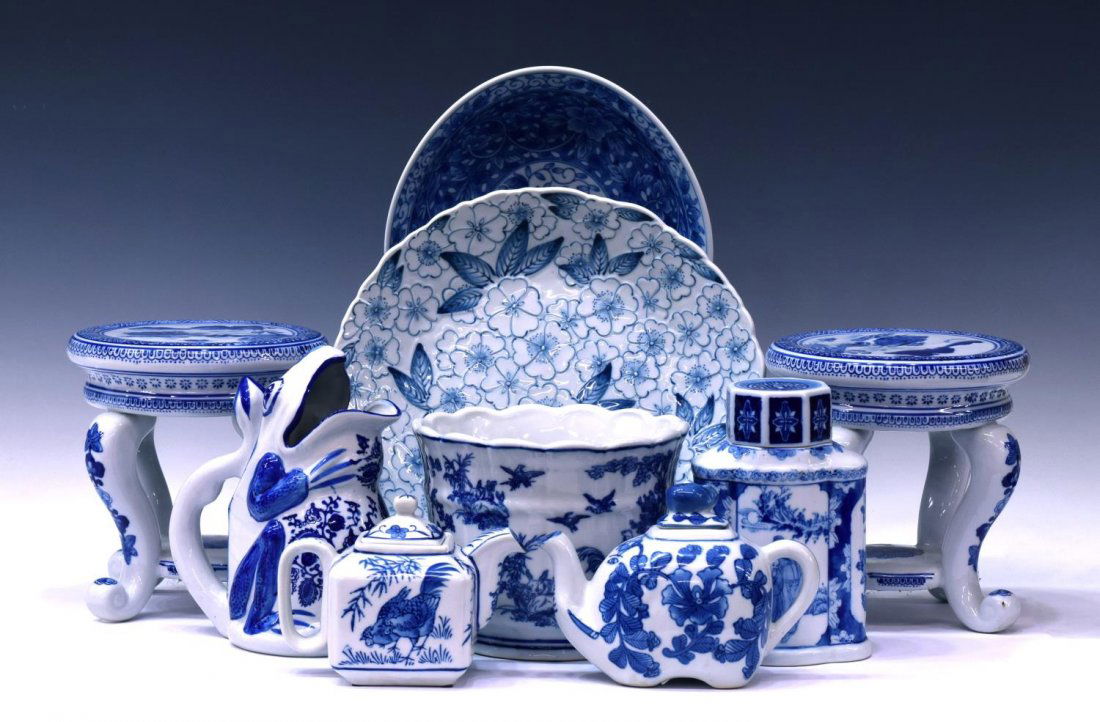 (9) DECORATIVE CHINESE PORCELAIN TABLE ARTICLES (1 of 10)